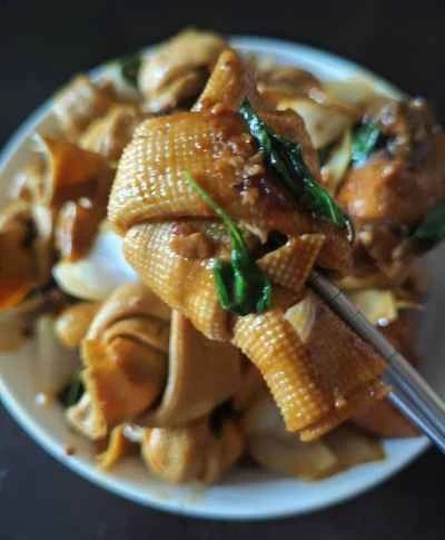 豆腐の結び目と豚スペアリブの煮込み