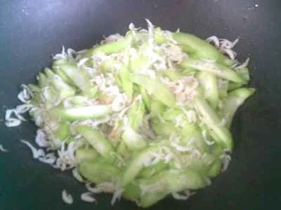 干しエビとヘチマの炒め物の作り方：5