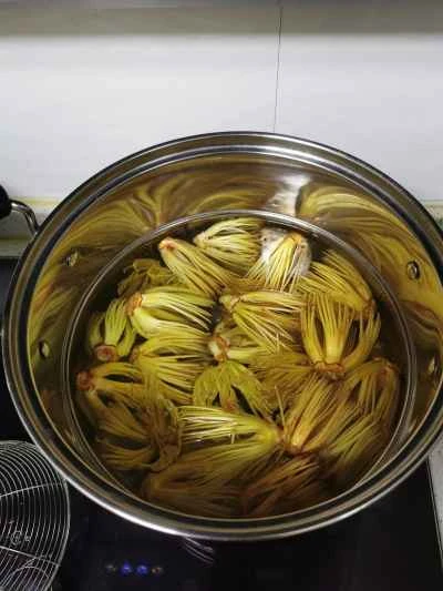 カポックの花と​​豚肉の煮込み炒めの作り方：3