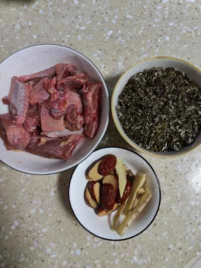 ヨモギと鳩のスープの作り方：3