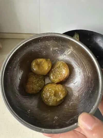 キグチニベと青梅の炒め物手順：2