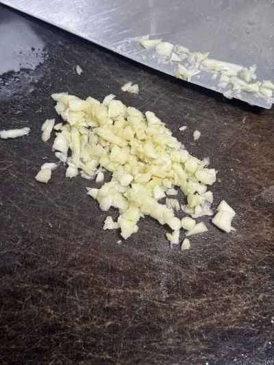 ニンニクと発酵黒豆で蒸した黄ナマズ：ステップ3