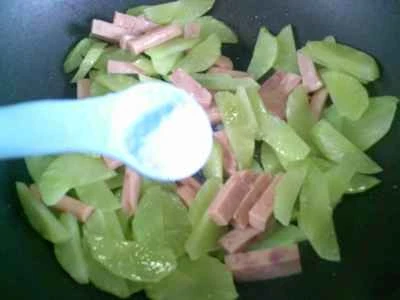 ランチョンミートとレタスの炒め物の作り方：5