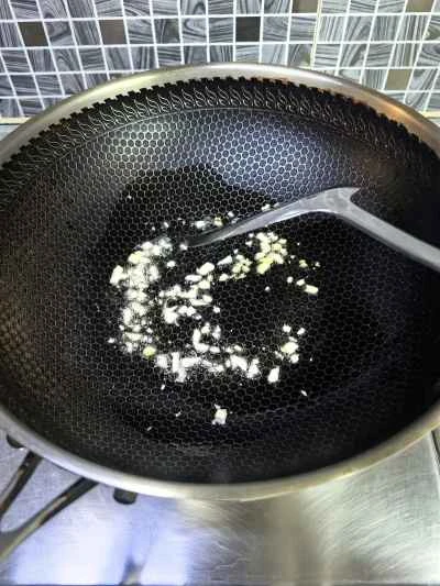 豚肉の白キクラゲ炒めの作り方：2