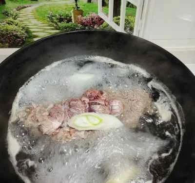 牛肉の煮込みレシピ手順：1