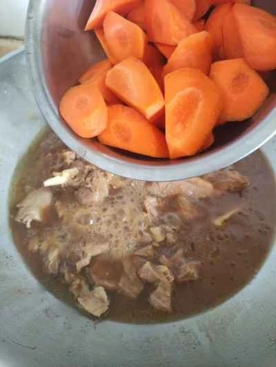 ニンジン入りラムレッグの煮込みの作り方：7