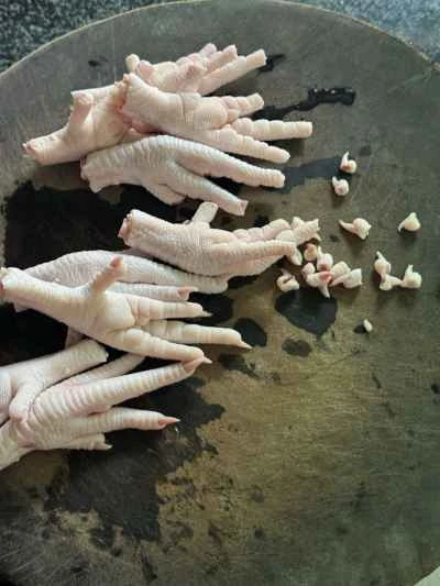 豚足と鶏足の煮込み（大きな手で小さな手を握る）レシピ手順：2