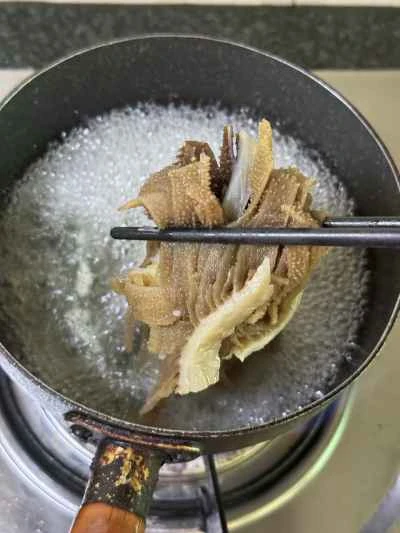 乾燥ユリのつぼみを使った煮込みトリッパの作り方：9