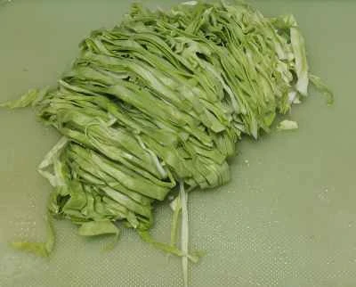 ピーマンとキャベツの炒め物の作り方：2