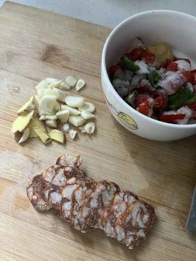 乾燥レタスと中華ソーセージの炒め物の作り方：3