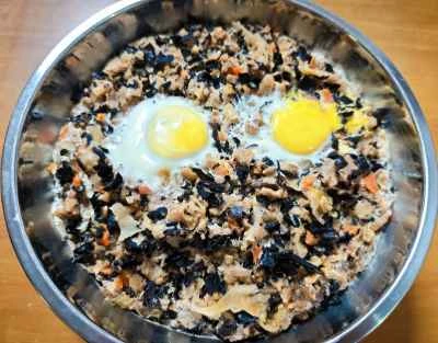 卵、塩漬け野菜、キクラゲ、椎茸入り蒸しひき肉ローフのレシピ