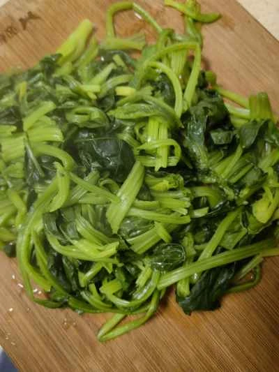 オリーブオイルを使ったほうれん草サラダの作り方：5