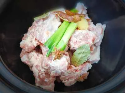 豚スペアリブの煮込みレシピの手順：2