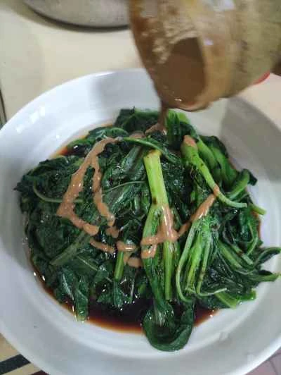 チンゲン菜と混ぜたゴマソースの作り方：6