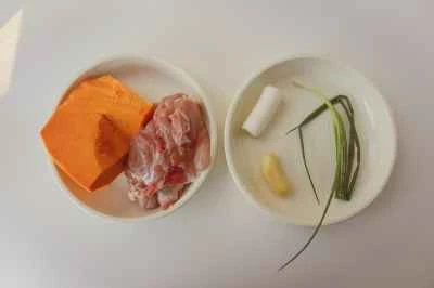 カボチャ入り蒸し鶏もも肉の作り方：1