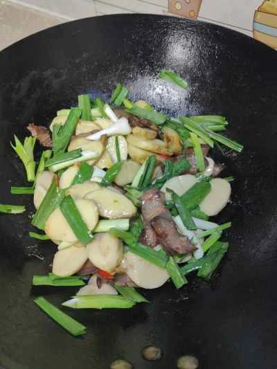 塩漬け豚肉とタロイモの炒め物の作り方：9