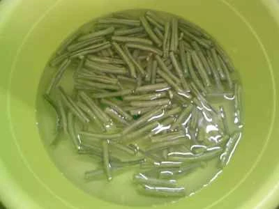 水たけのこの漬物とリボン豆の炒め物の作り方：3