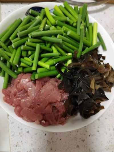 ニンニクの芽入り細切り豚肉の作り方：3