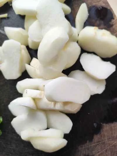 細切り豚肉とクワイの炒め物の作り方：1