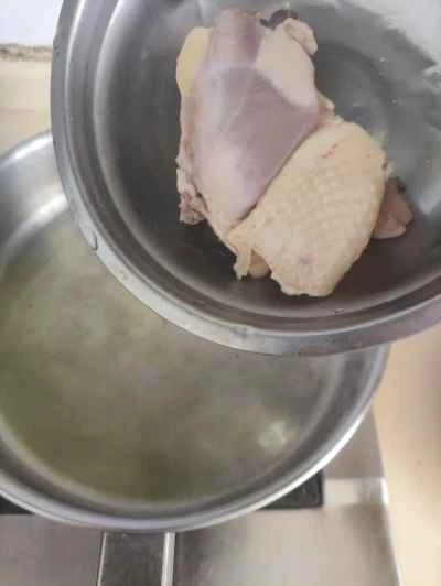 インゲン豆と豆腐の皮で煮込んだ鶏もも肉の作り方：4