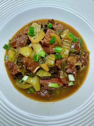 牛ブリスケットの煮込みとピクルスキャベツのレシピ