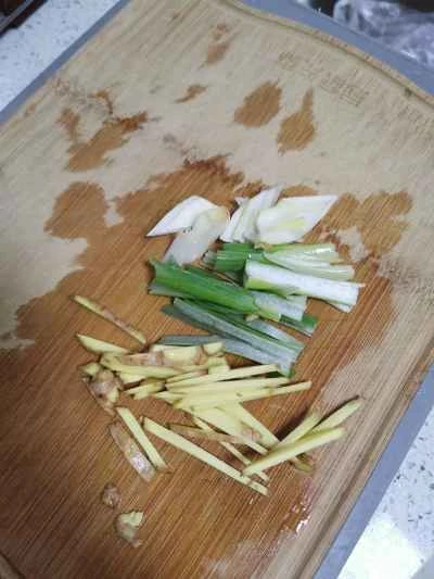 スズキのネギ炒めの作り方：2