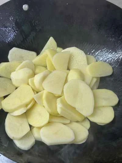 ピーマン、ジャガイモ、ハムの炒め物の作り方：4