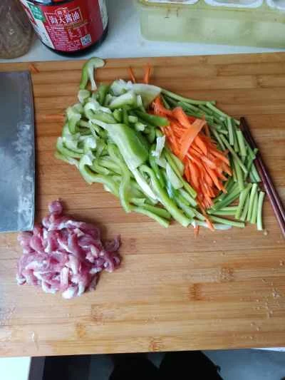 魚香肉（魚風味の細切り豚肉）の作り方：1