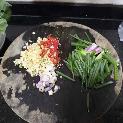 家庭で作るもち米とたけのこの炒め物の手順：1