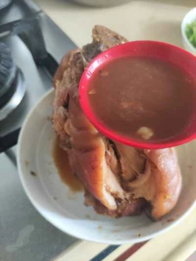 氷砂糖で煮込んだ豚足の作り方：9