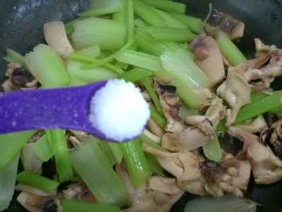 イカとセロリの炒め物の作り方：11