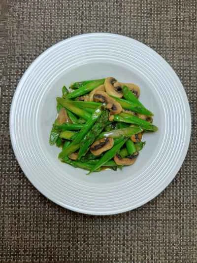 きのことアスパラガスの炒め物の作り方：8