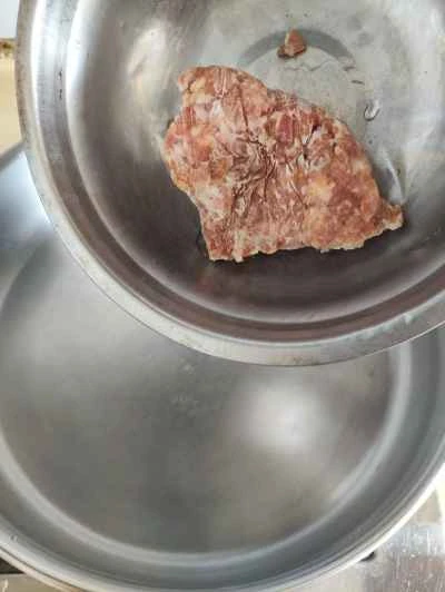 千切りニンジン、ジャガイモ、ひき肉の炒め物の作り方：4