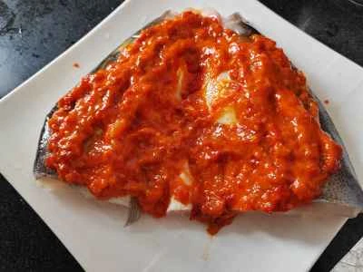 刻んだ唐辛子入り蒸し魚の頭の作り方：2