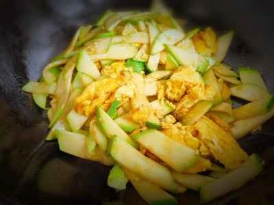 ズッキーニとスクランブルエッグの作り方：6