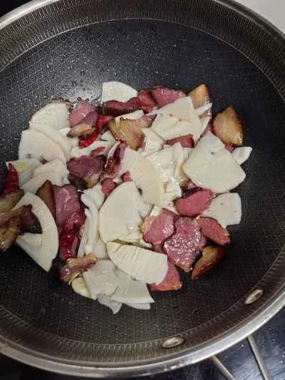 冬筍と豚肉の塩漬け炒めの作り方：5