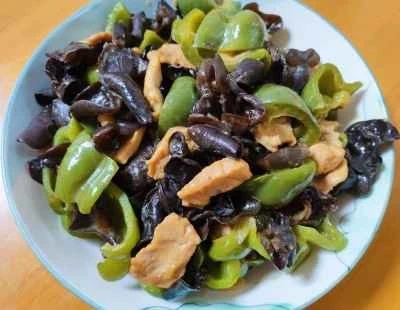 豚肉とキクラゲとピーマンの炒め物のレシピ