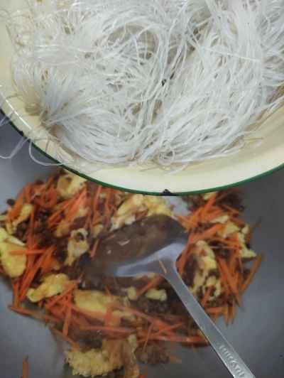 玉ねぎ、にんじん、卵、里芋の春雨炒めの作り方：7