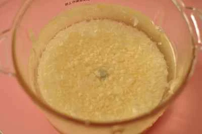 ガーリックシュリンプのしっぽを作る手順：1