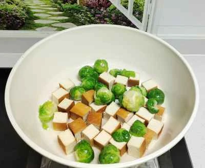 芽キャベツと乾燥豆腐の炒め物の作り方：4