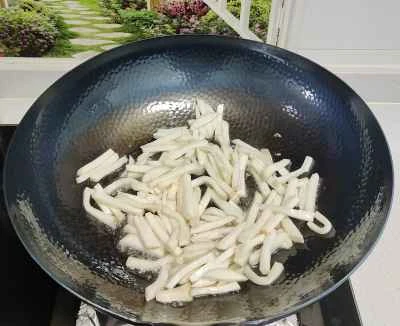 キャベツとピーマンのエリンギ炒めの作り方：2