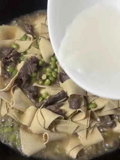 枝豆と豆腐の皮を使った牛肉の煮込みの作り方：15