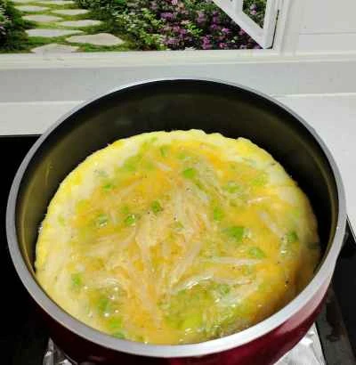 小魚とネギ入り目玉焼きの作り方：6