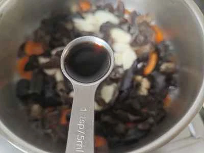 キクラゲとヤムイモの炒め物の作り方：7