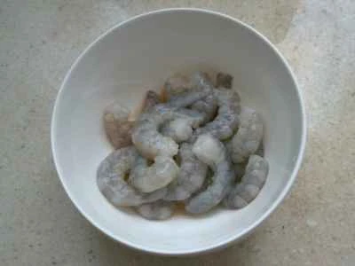 きのこ、エビ、きゅうりのシーフード炒めの作り方：3