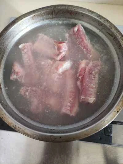 オリジナル風味のポークリブレシピの手順：2