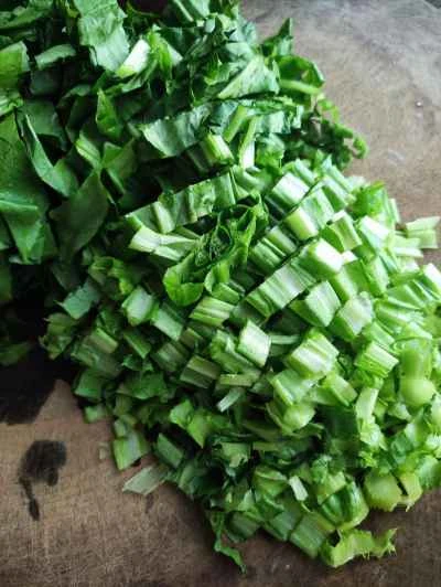 ニンニク風味のロメインレタスの作り方：2