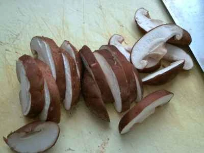 椎茸、豆腐皮、セロリの炒め物の作り方：4