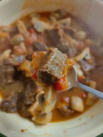 トマトとマッシュルームの牛肉煮込みレシピ