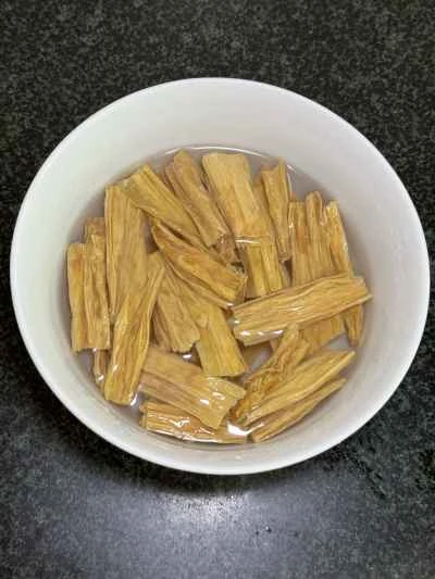 蒸し鶏と乾燥豆腐、キクラゲの作り方：1